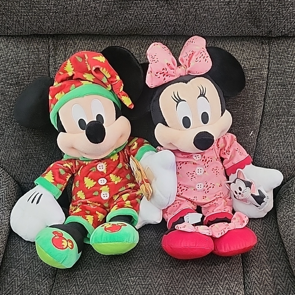 Disney Mickey and Minnie Mouse Holiday Plush Set - Red and Green - Picture 13 of 15